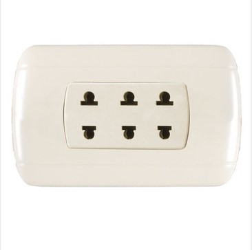 Home Light Classic - Tomacorriente Triple - Cod. 046244 - Empotrar